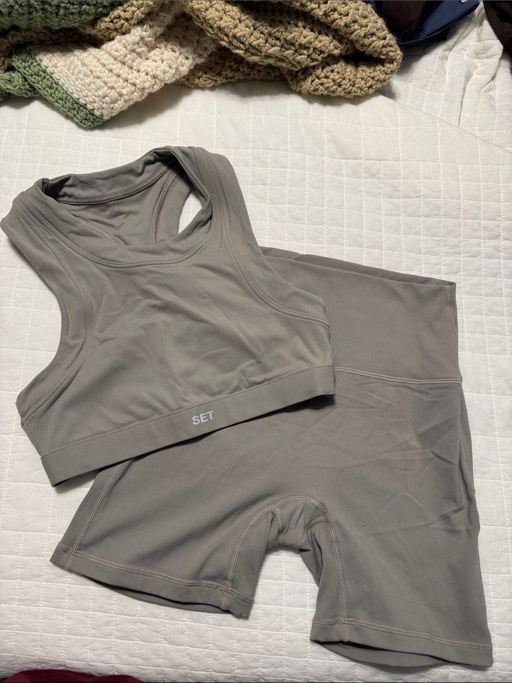 SET Active Green Grey Sports Bra and Bike short set (sport body)